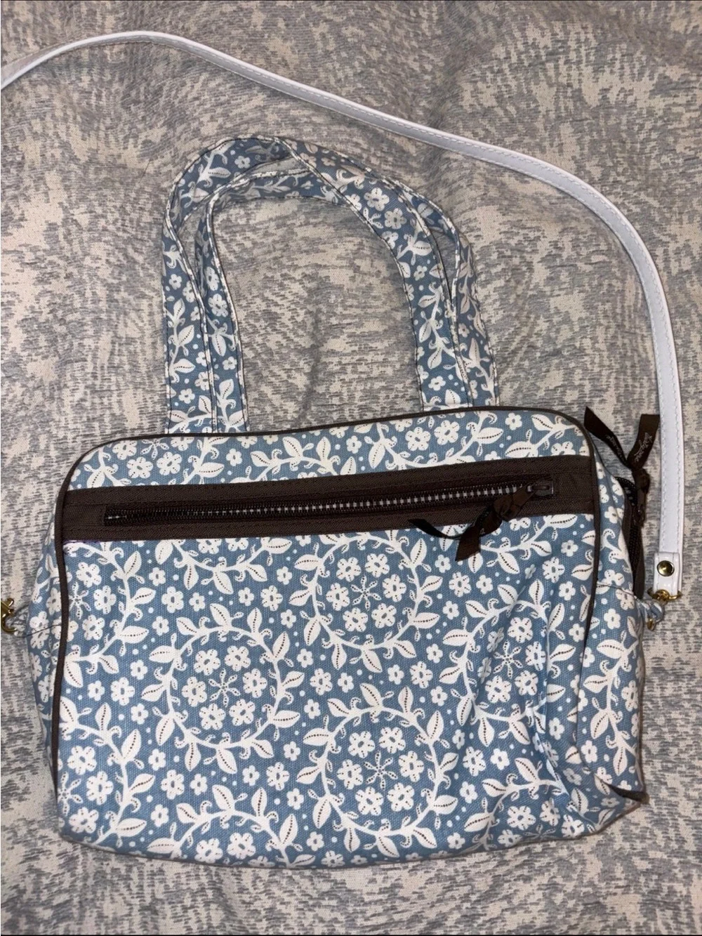 Thirty-One™ Travel Make-up bag lined Toiletry Bag Bible bag garden bloom blue